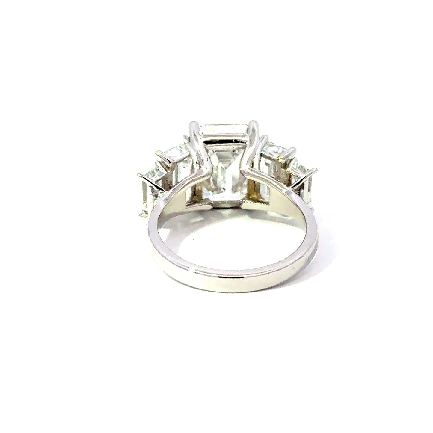 A STATEMENT OF TRUE LUXURY ✨Emerald Lab Grown Diamond  6.9 CT IGI certified Ring