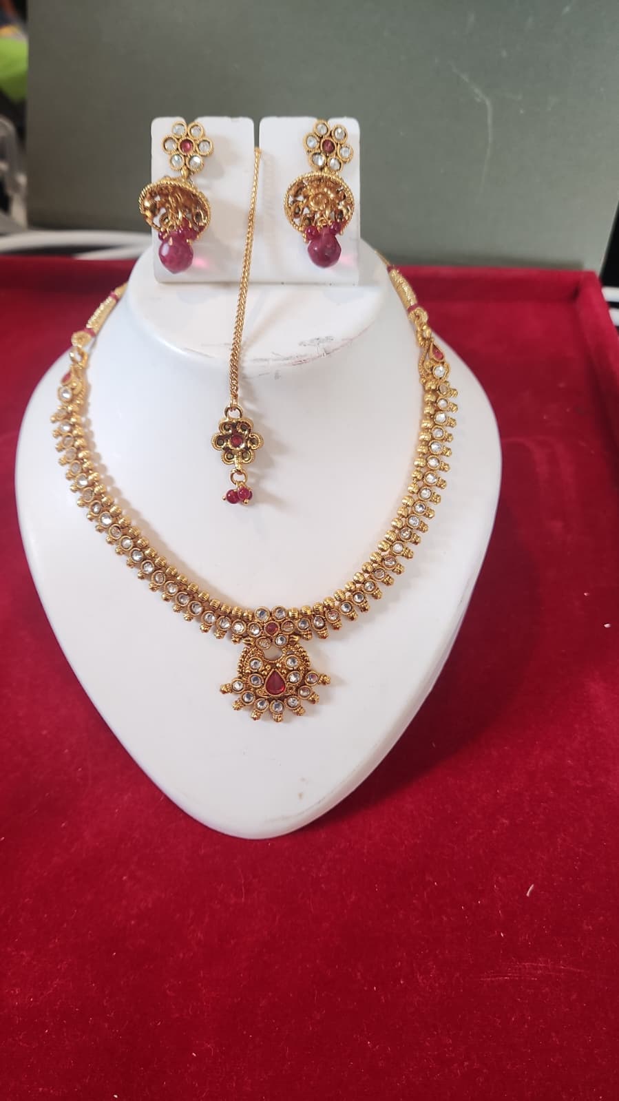 3-Piece Indian Antique Gold-colour Necklace Set – Kundan, Jhumka & Maang Tikka