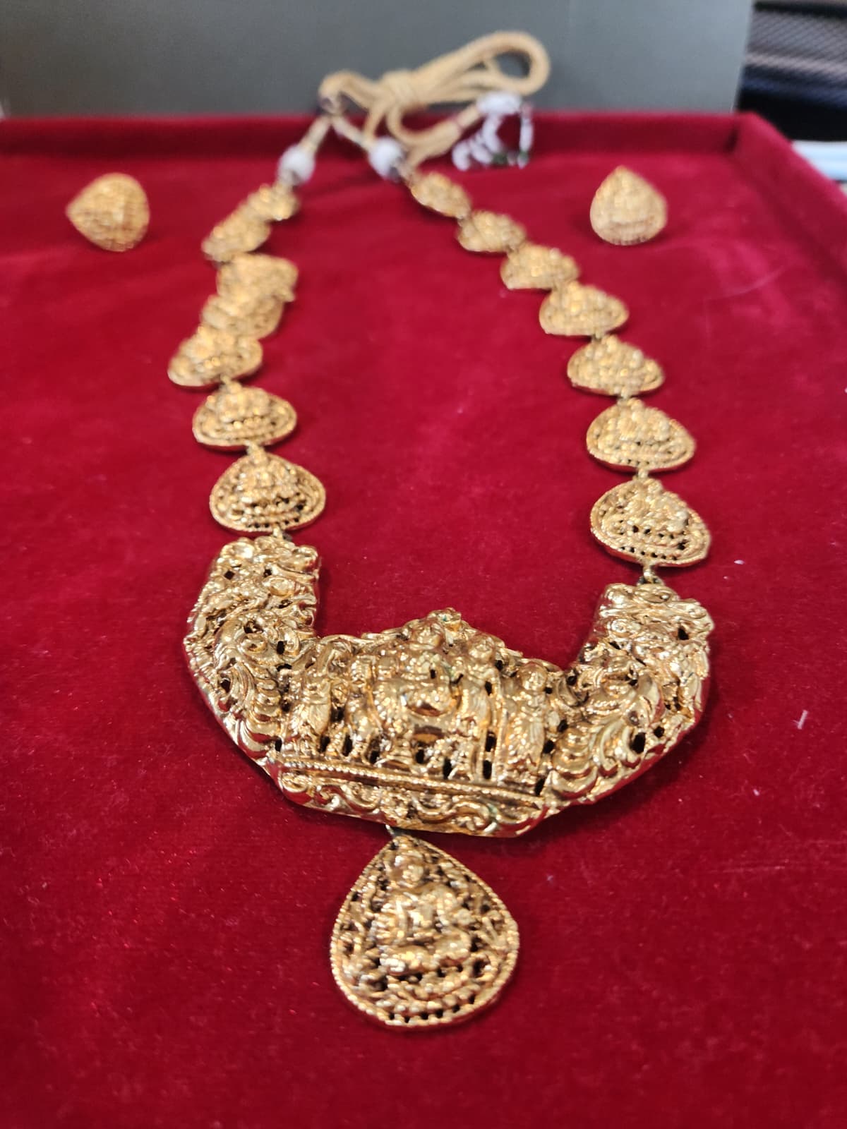 Traditional South Indian Gold-antique Temple Jewelry Set – Lakshmi Motif Long Haar & Studs