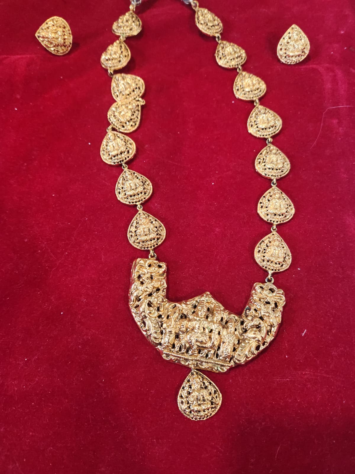 Traditional South Indian Gold-antique Temple Jewelry Set – Lakshmi Motif Long Haar & Studs